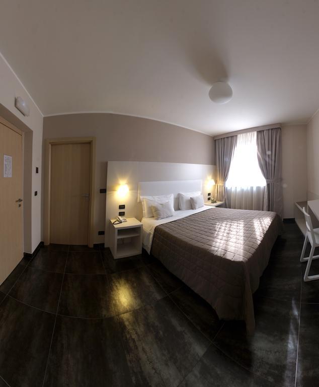 Hotel La Meridiana Settimo Torinese Room photo